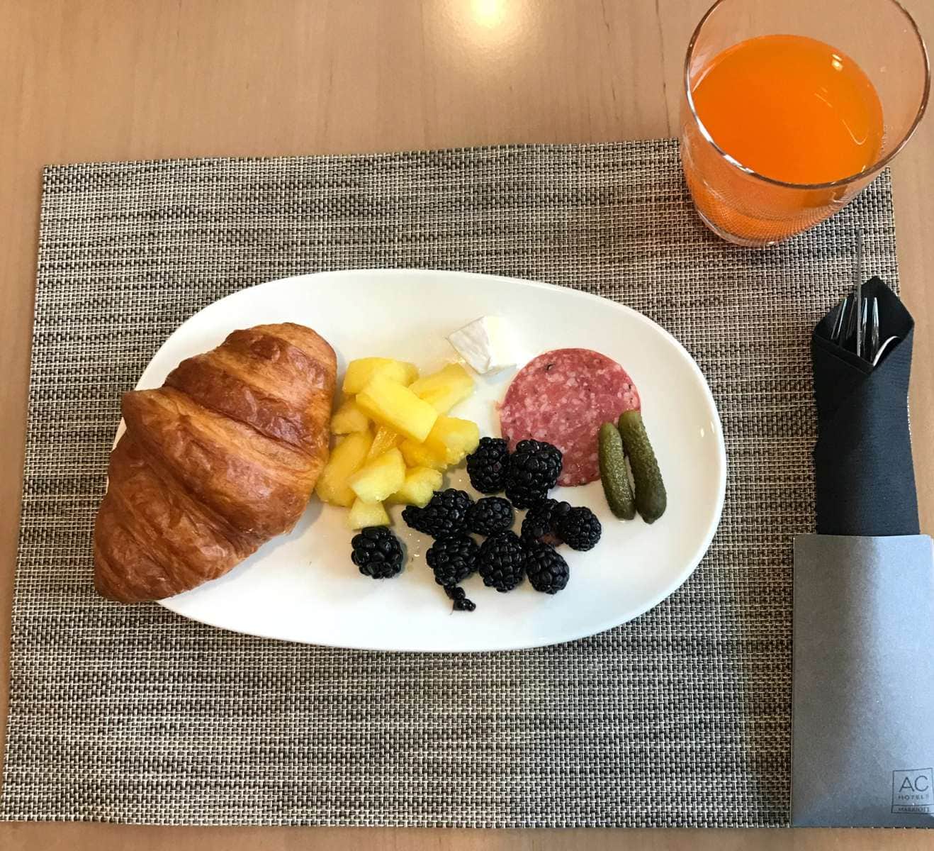 does ac hotels have free breakfast