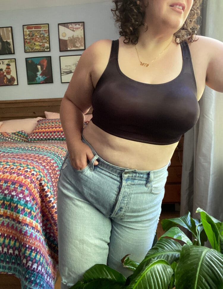 Ruby Ribbon, No more #brama here! @mrsshemama showing us her moves as she  stays fully supported in her Ruby 🎀 Ribbon Nursing Cami in black. 👉 Be