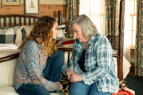 A Family Affair. (L-R) Joey King a s Zara Ford and Kathy Bates as Leila Ford in A Family Affair. Cr. Tina Rowden/Netflix © 2024A Family Affair. (L-R) Joey King a s Zara Ford and Kathy Bates as Leila Ford in A Family Affair. Cr. Tina Rowden/Netflix © 2024