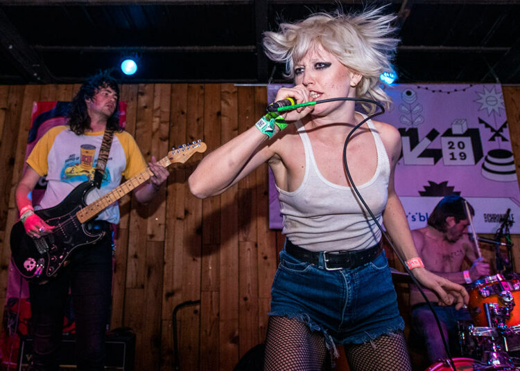 amyl & the sniffers