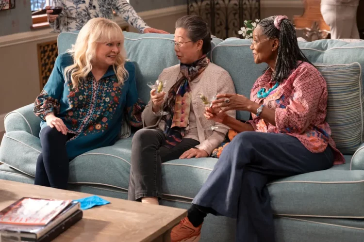 three actresses from the tv show man on the inside sitting on a couch chatting